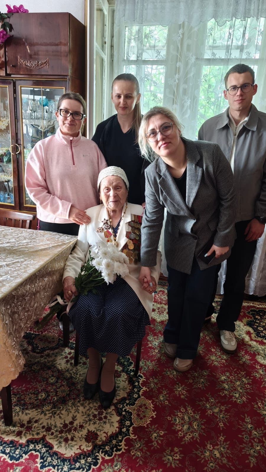 Misiune sacră: Veterani din toată țara au fot vizitați și felicitați de echipele Partidului Nostru. Renato Usatîi a fost la Petru Bejenari din raionul Fălești: Eroul care împlinește 100 de ani! (1)