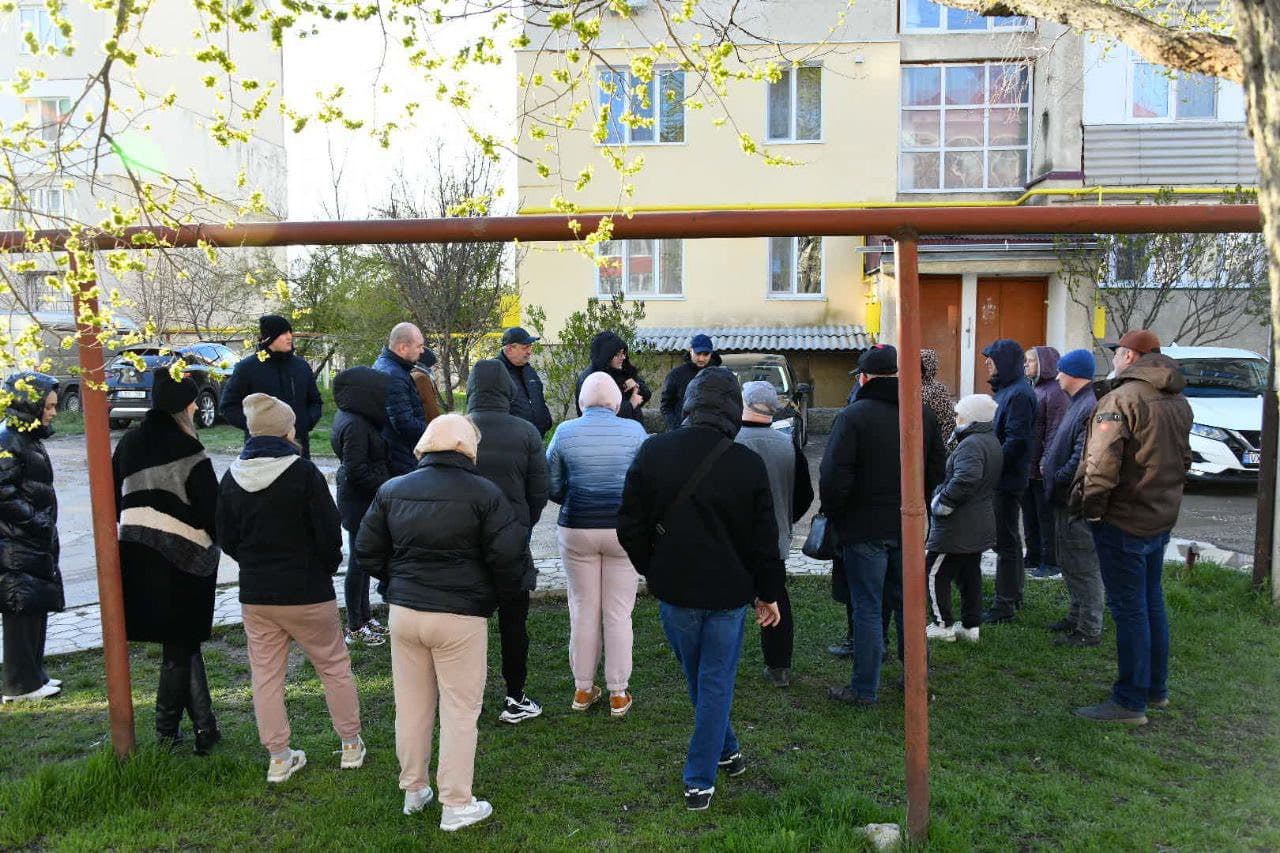 Primarul municipiului Bălți, Alexandr Petkov, și echipa Partidului Nostru, în dialog cu locuitorii străzilor Krîlov și Libertății (1)