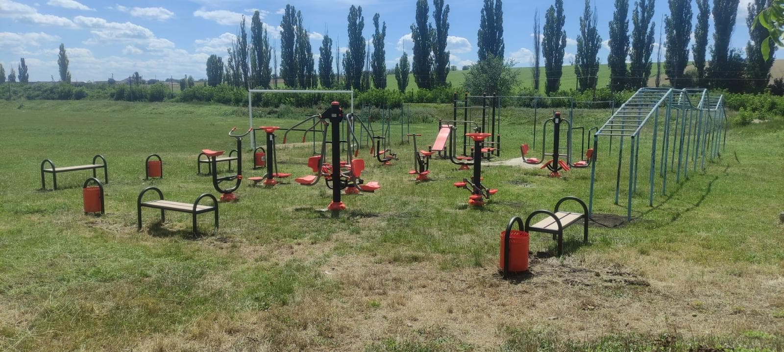 Pentru un mod sănătos de viață! Cu suportul lui Renato Usatîi, în comuna Hiliuți din raionul Fălești a fost amenajat un complex de fitness în aer liber (1)