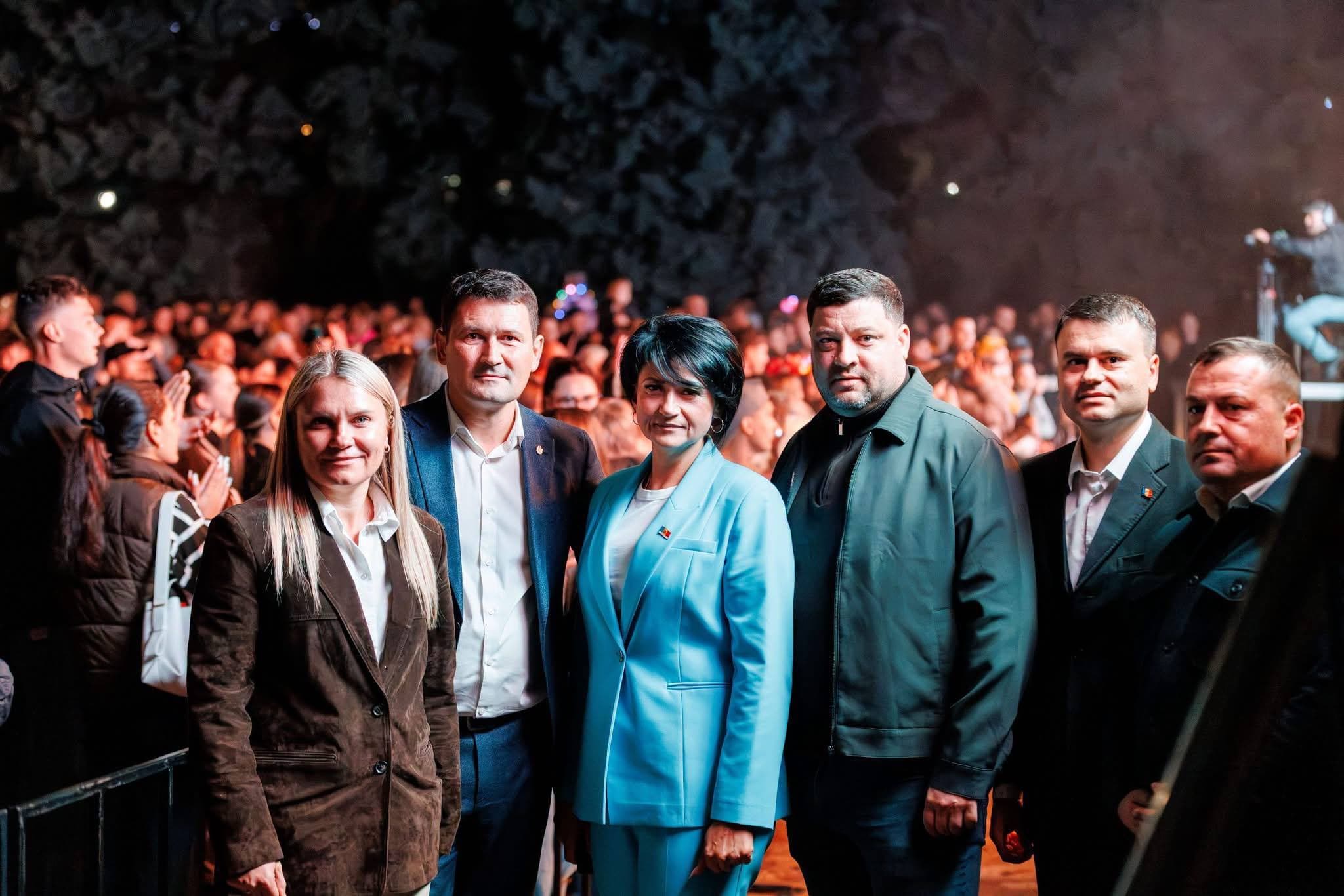 Deputații și primarii Partidului Nostru au marcat Hramul la Rîșcani alături de Victor Bogatico și comunitate, într-o zi de sărbătoare cu evenimente sportive, artistice și inaugurarea unei noi biserici de lemn