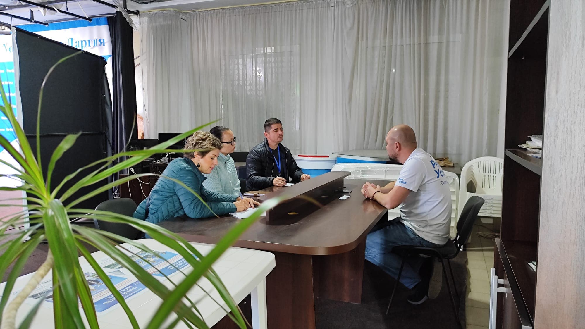 La sediul Partidului Nostru din Bălți a avut loc o întâlnire cu reprezentanții misiunii observatorilor internaționali a alegerilor ENEMO (1)