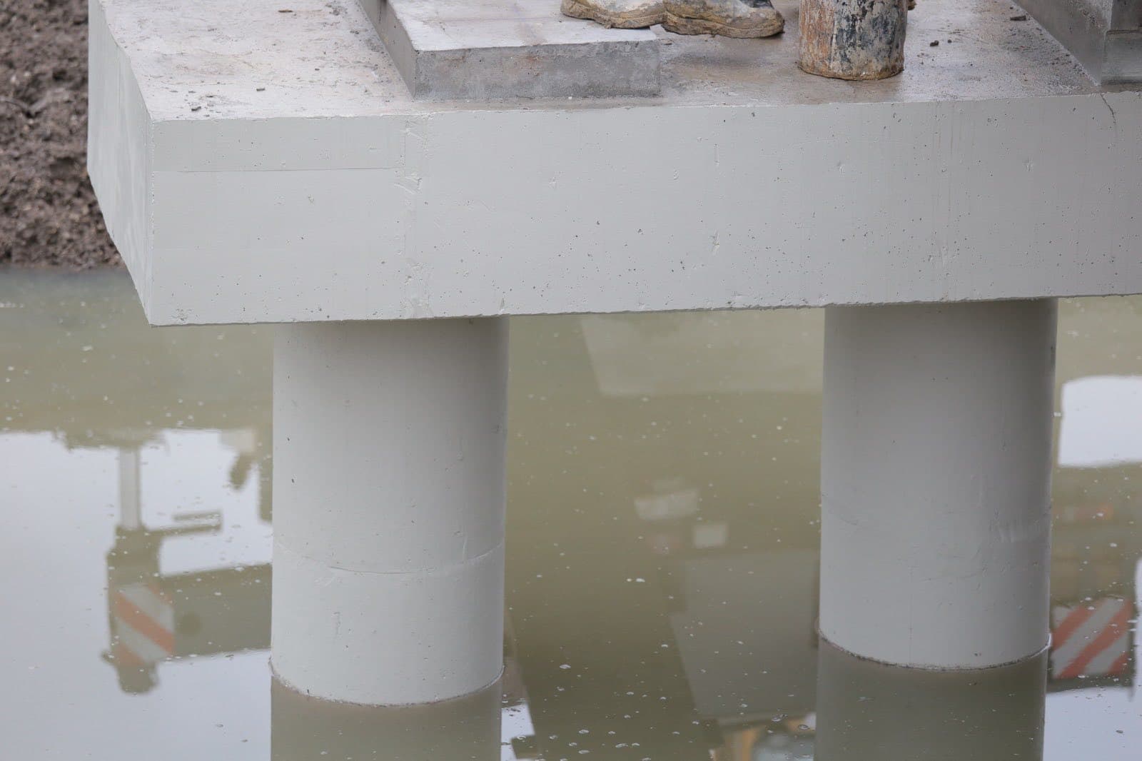 (FOTO) Reabilitare majoră a infrastructurii rutiere în municipiul Bălți. Până la Anul Nou va fi complet restaurată una dintre străzile centrale și un pod (10)