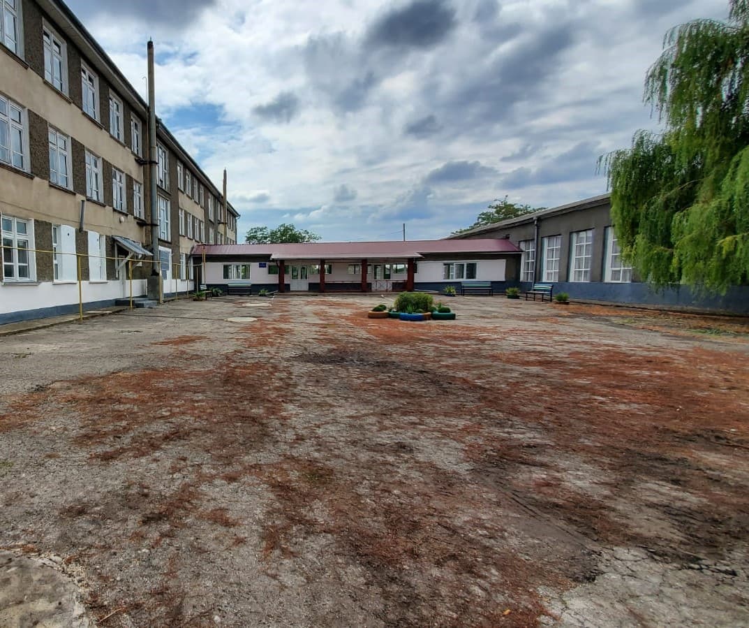 Datorită suportului lui Renato Usatîi, curțile școlilor din Călugăr și Băhrinești vor avea pavaj nou (4)