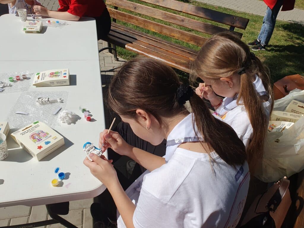 Înghețată, călătorii cu eco-transportul, joc cu personaje din povești, facepainting, așa au sărbătorit 1 iunie orașele și satele conduse de primarii Partidului Nostru (10)