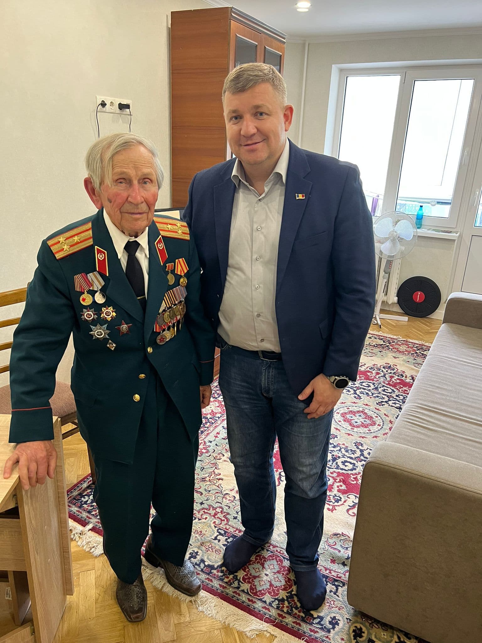 Misiune sacră: Veterani din toată țara au fot vizitați și felicitați de echipele Partidului Nostru. Renato Usatîi a fost la Petru Bejenari din raionul Fălești: Eroul care împlinește 100 de ani! (8)