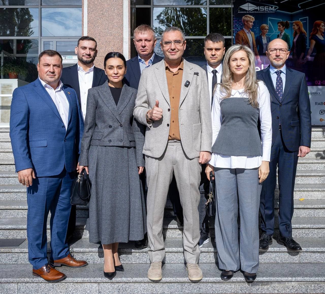 Renato Usatîi a votat împreună cu echipa Partidului Nostru: Am votat pentru o Moldovă puternică și prosperă, pentru o Moldova în care standardele europene și mondiale devin realitate! Vectorul dezvoltării naționale trebuie să fie prioritate! (6)