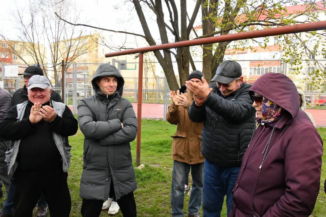 Primarul municipiului Bălți, Alexandr Petkov, și echipa Partidului Nostru, în dialog cu locuitorii străzilor Krîlov și Libertății (3)