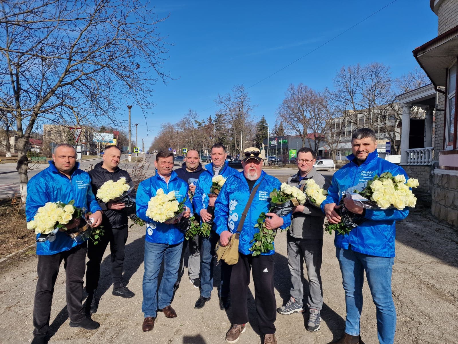 Bărbații Partidului Nostru au felicitat femeile de 8 Martie în toată țara. Renato Usatîi: „Voi sunteți lumina și echilibrul vieților noastre, vă mulțumim!” (49)