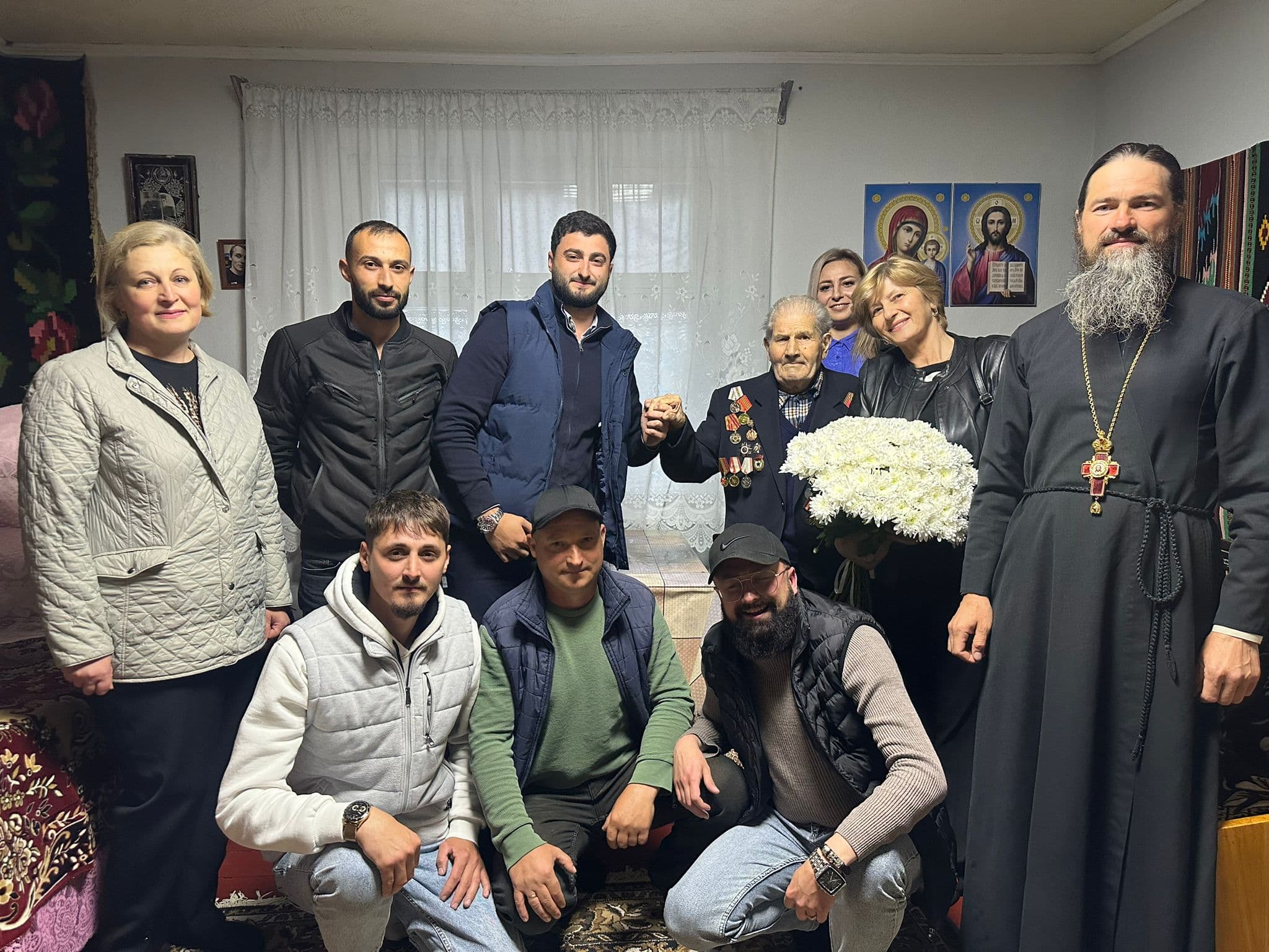 Misiune sacră: Veterani din toată țara au fot vizitați și felicitați de echipele Partidului Nostru. Renato Usatîi a fost la Petru Bejenari din raionul Fălești: Eroul care împlinește 100 de ani! (9)