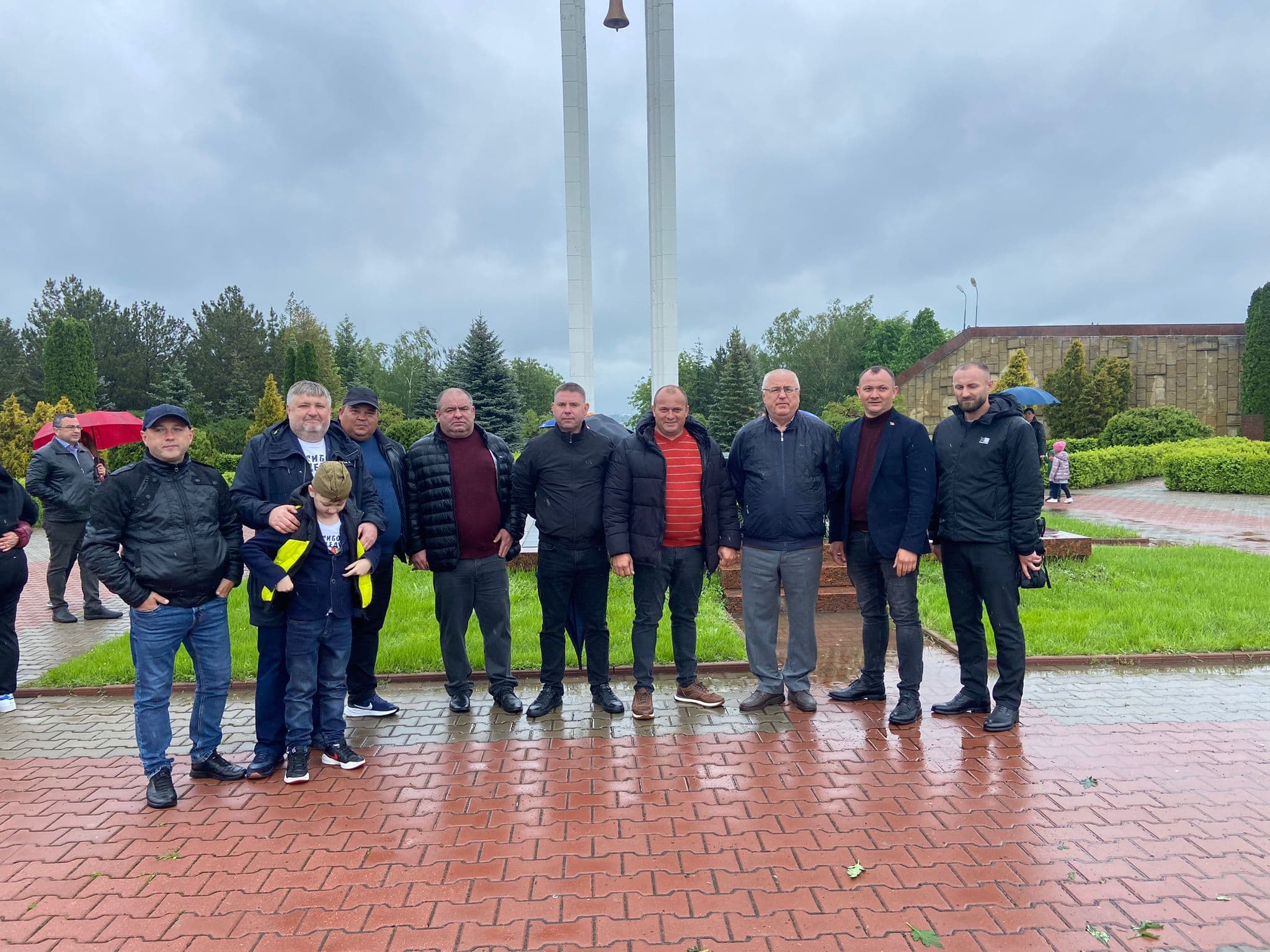 Renato Usatîi împreună cu echipa și familiile lor au depus flori pe capul de pod Șerpeni. Partidul Nostru a organizat evenimente comemorative în toată țara (9)