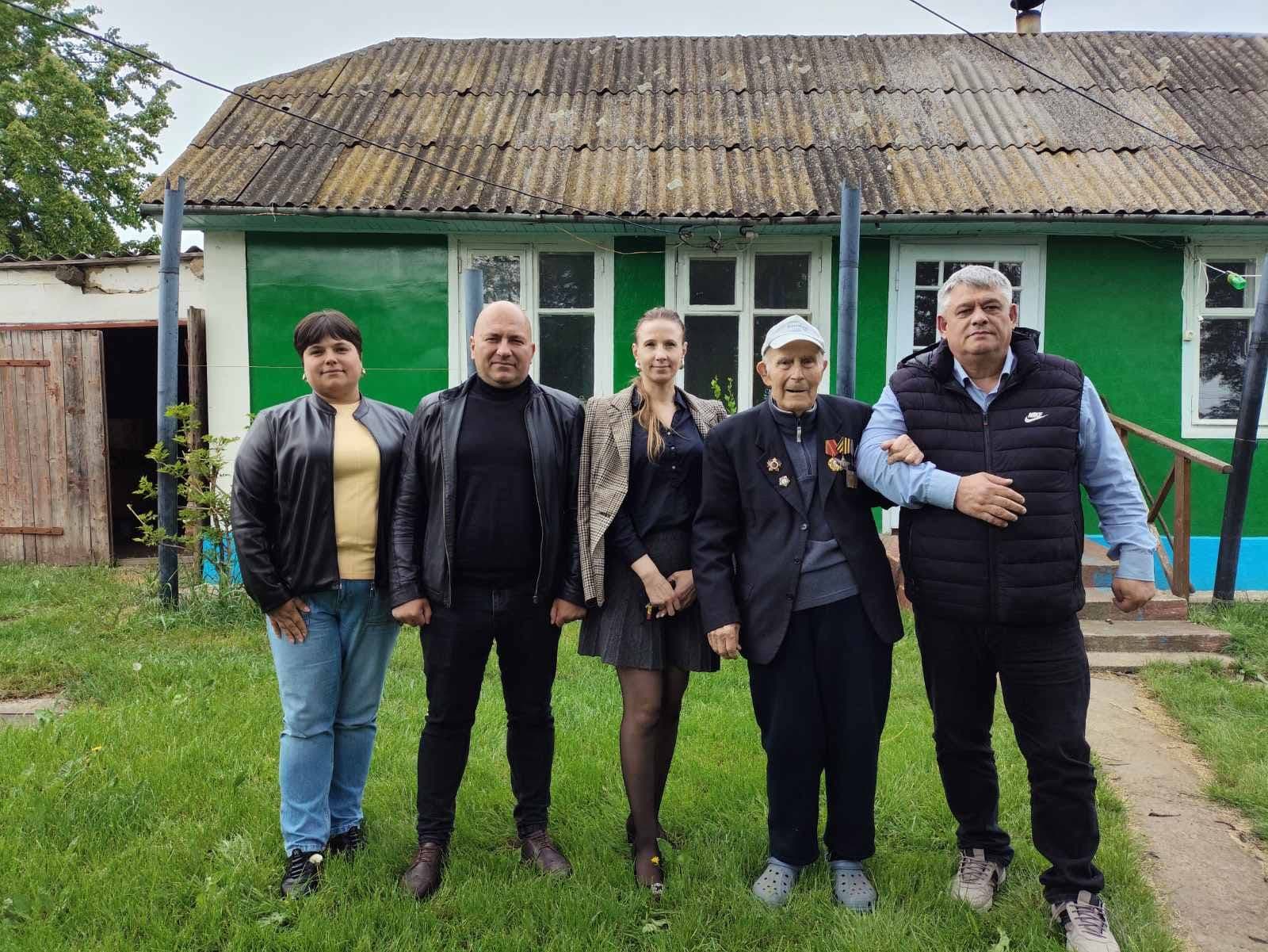 Misiune sacră: Veterani din toată țara au fot vizitați și felicitați de echipele Partidului Nostru. Renato Usatîi a fost la Petru Bejenari din raionul Fălești: Eroul care împlinește 100 de ani! (15)