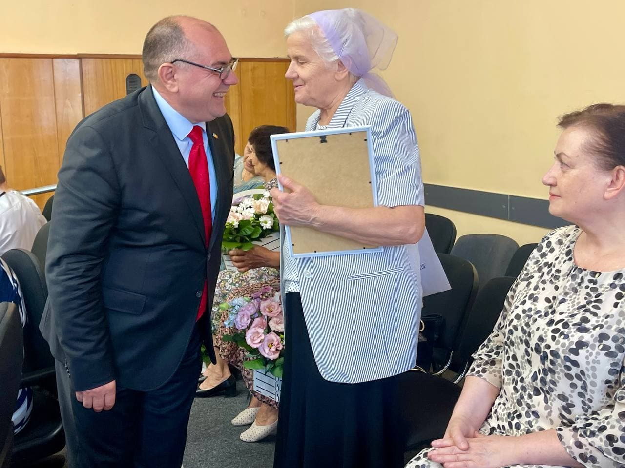 (FOTO) Primarul municipiului Bălți, Alexandr Petkov, a felicitat cuplurile care au sărbătorit 50 și 60 de ani de căsnicie (5)