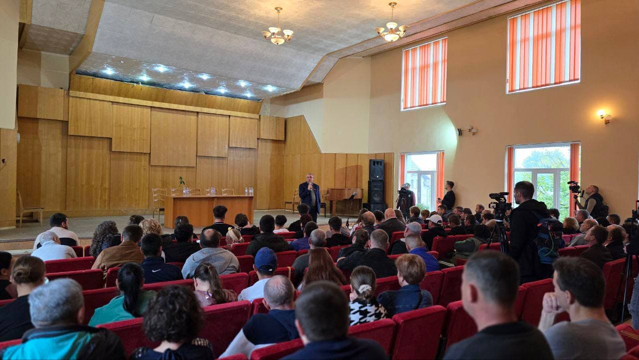 Renato Usatîi se întreabă de ce tace opoziția parlamentară în legătură cu inițiativa de modificare a Constituției pentru protejarea pământului moldovenesc?! (1)