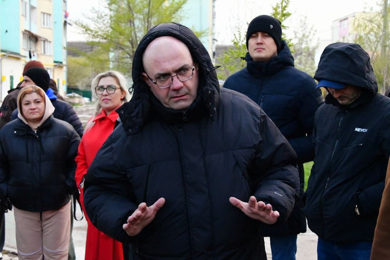 Primarul municipiului Bălți, Alexandr Petkov, și echipa Partidului Nostru, în dialog cu locuitorii străzilor Krîlov și Libertății (5)