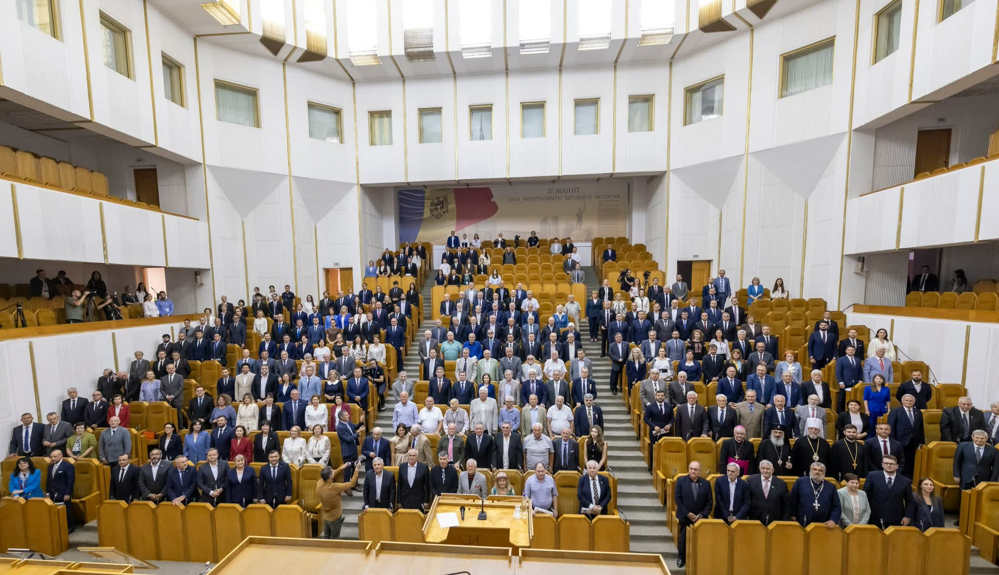 Fracțiunea „Partidul Nostru” a participat la ședința solemnă a Parlamentului, consacrată celor 35 de ani de Independență a Republicii Moldova (1)