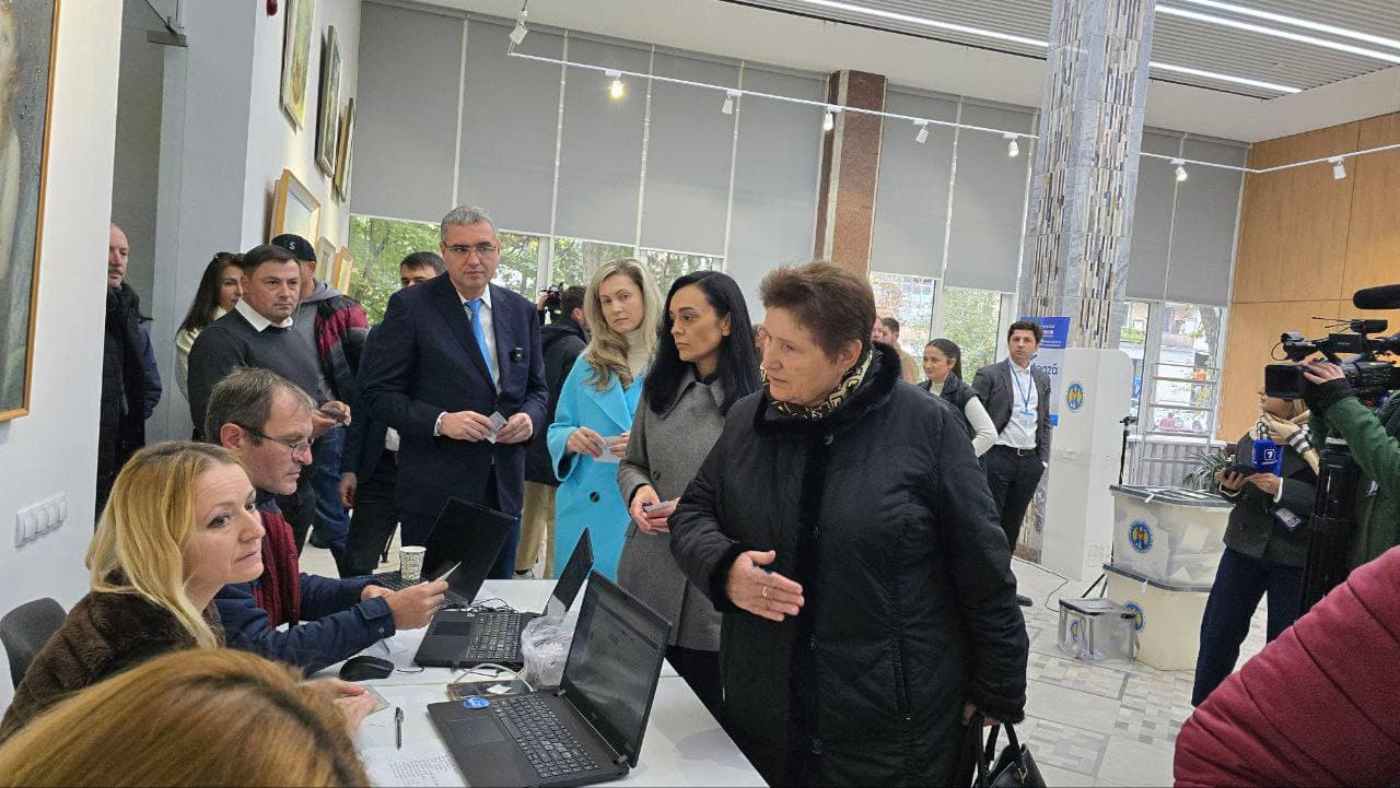 Renato Usatîi și echipa au votat pentru ca în țară să fie un gospodar responsabil de tot și oamenii peste patru ani să nu mai vrea schimbare, dar stabilitate (2)