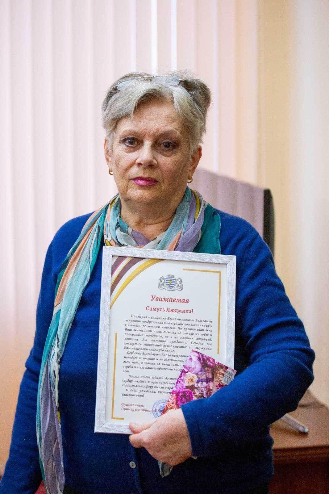 Primarul municipiului Bălți, Alexandr Petkov, a felicitat-o pe Liudmila Samusi cu prilejul împlinirii a 100 de ani (1)