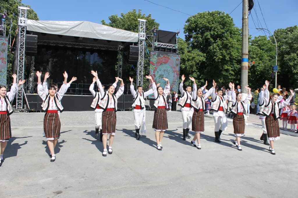 Muzică, dansuri, competiții sportive și multă voie bună la Fălești, cu ocazia Hramului localității, care împlinește astăzi 595 ani (2)