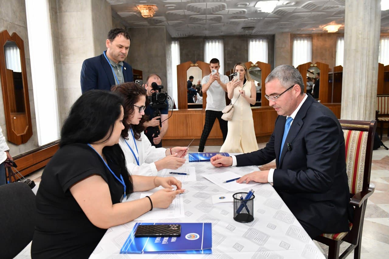 Partidul Nostru a depus la CEC actele și lista candidaților în vederea înregistrării pentru alegerile parlamentare din 28 septembrie (2)
