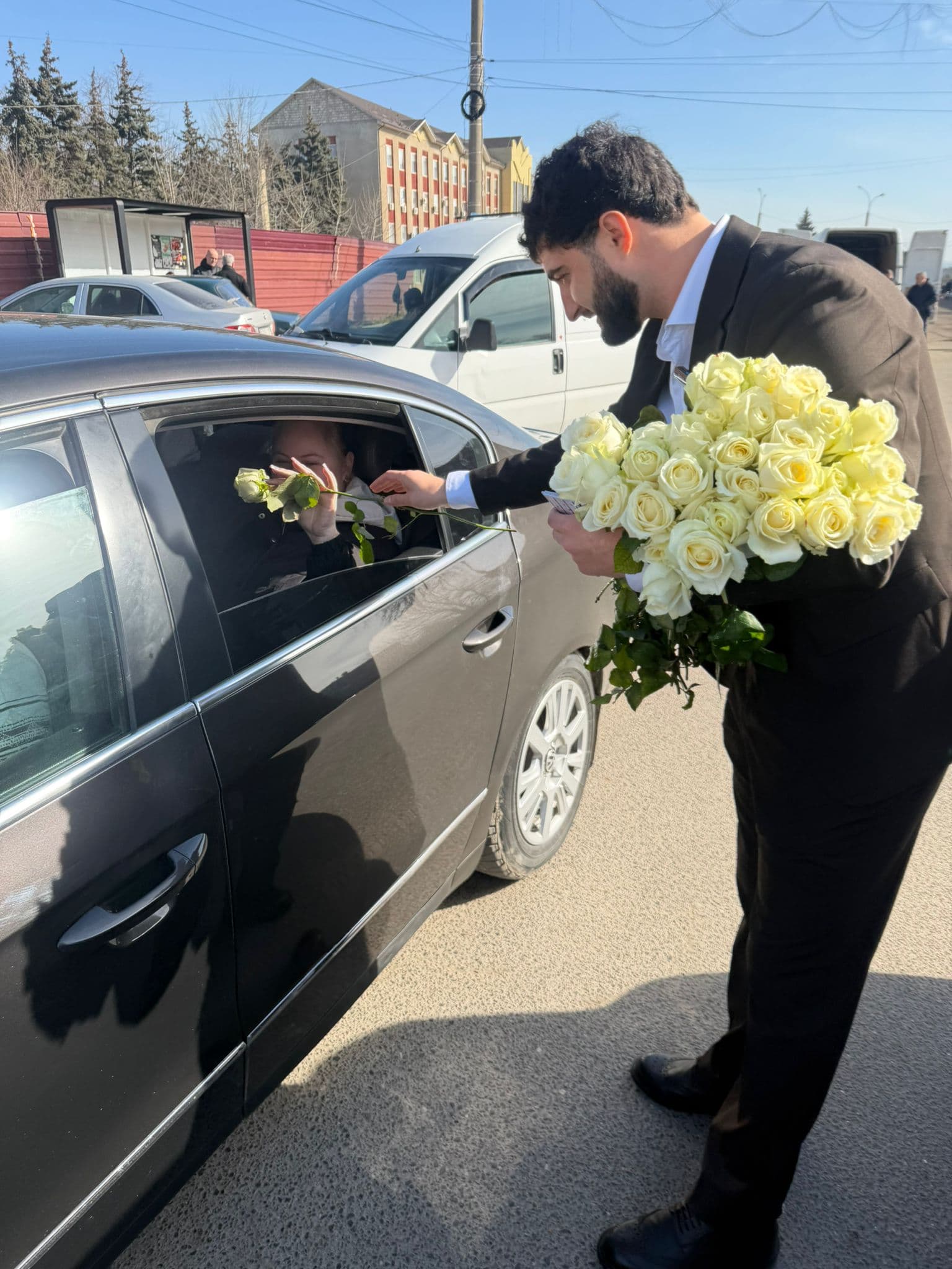 Bărbații Partidului Nostru au felicitat femeile de 8 Martie în toată țara. Renato Usatîi: „Voi sunteți lumina și echilibrul vieților noastre, vă mulțumim!” (64)