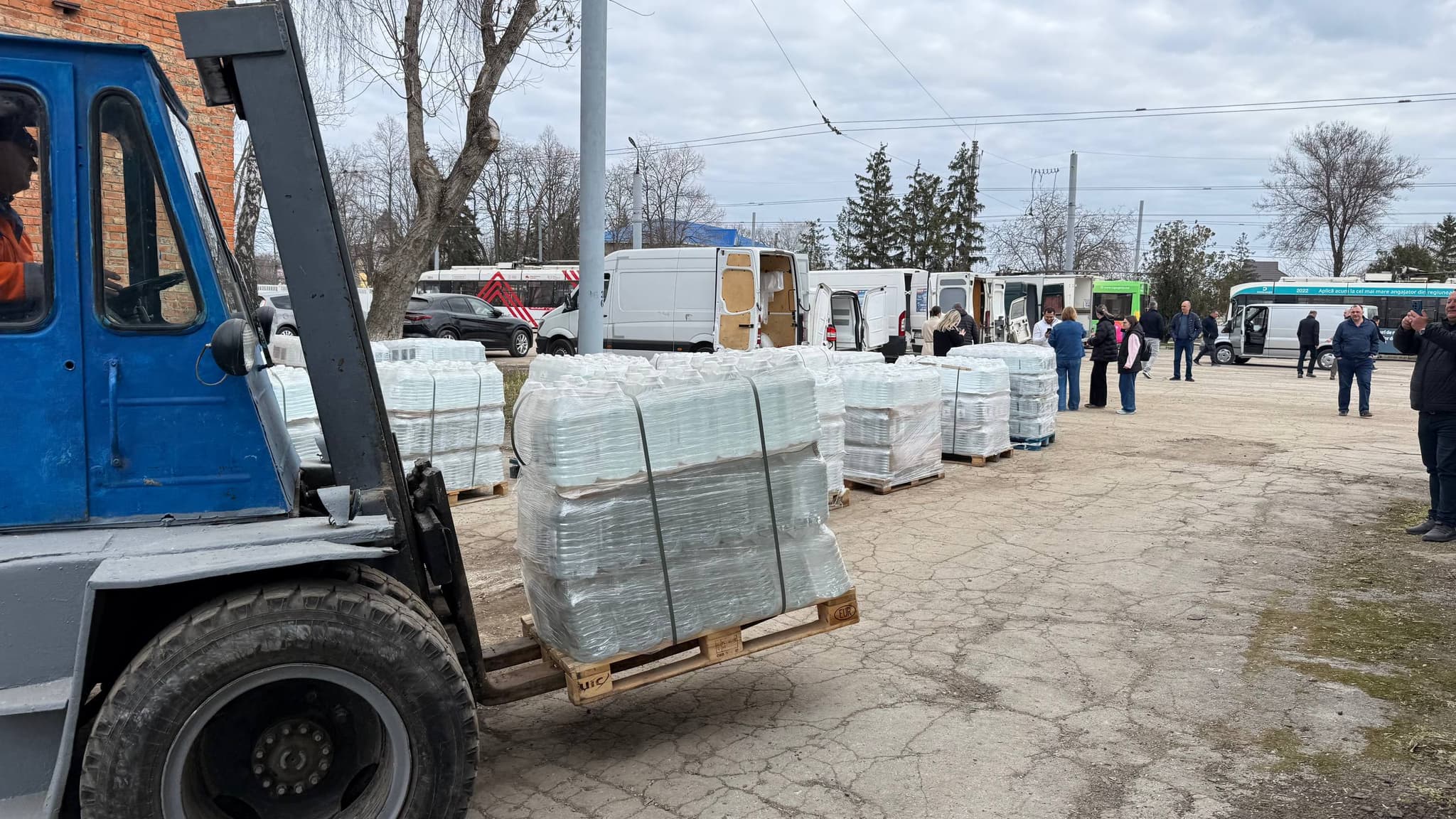 (FOTO) Start distribuirii apei oferite de Renato Usatîi municipiului Bălți! Alexandr Petkov: „Mulțumesc pentru această acțiune de binefacere!” (1)