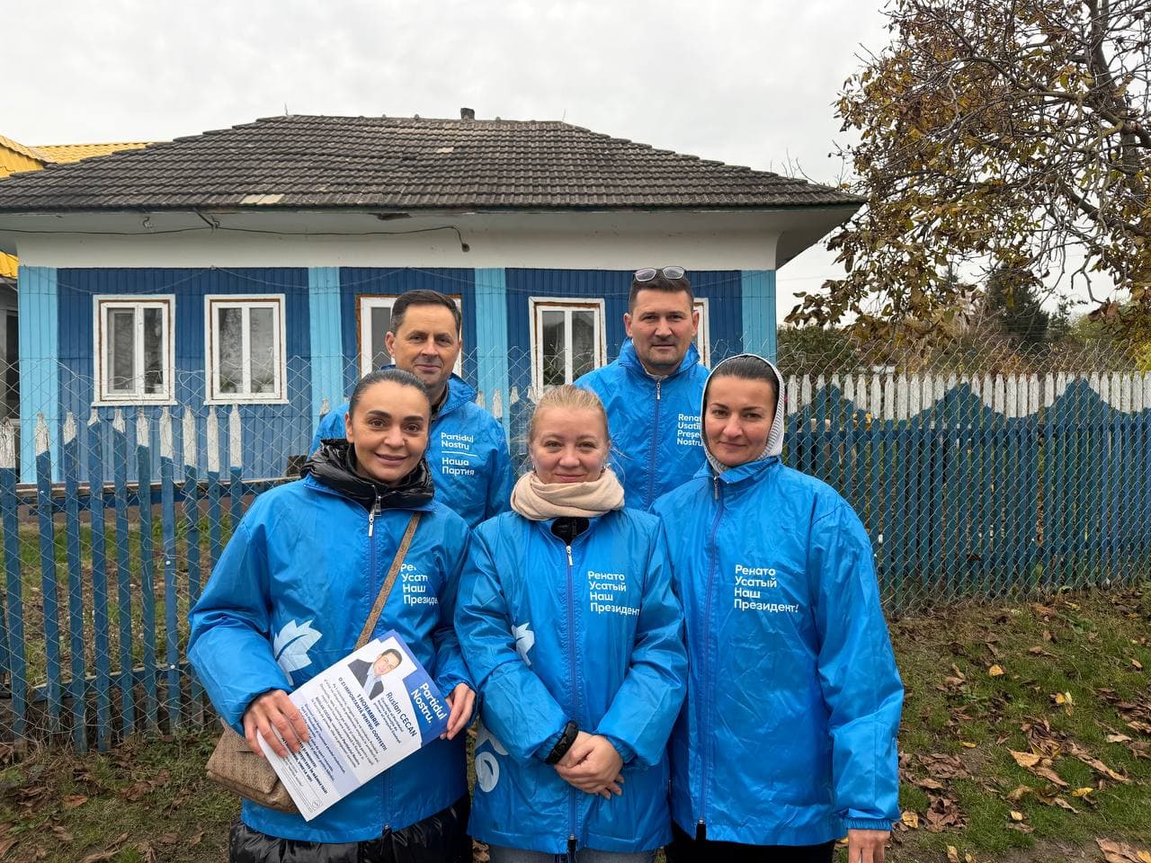 (FOTO) Echipa Partidului Nostru, alături de locuitorii din Costești, în ultima zi de campanie (2)