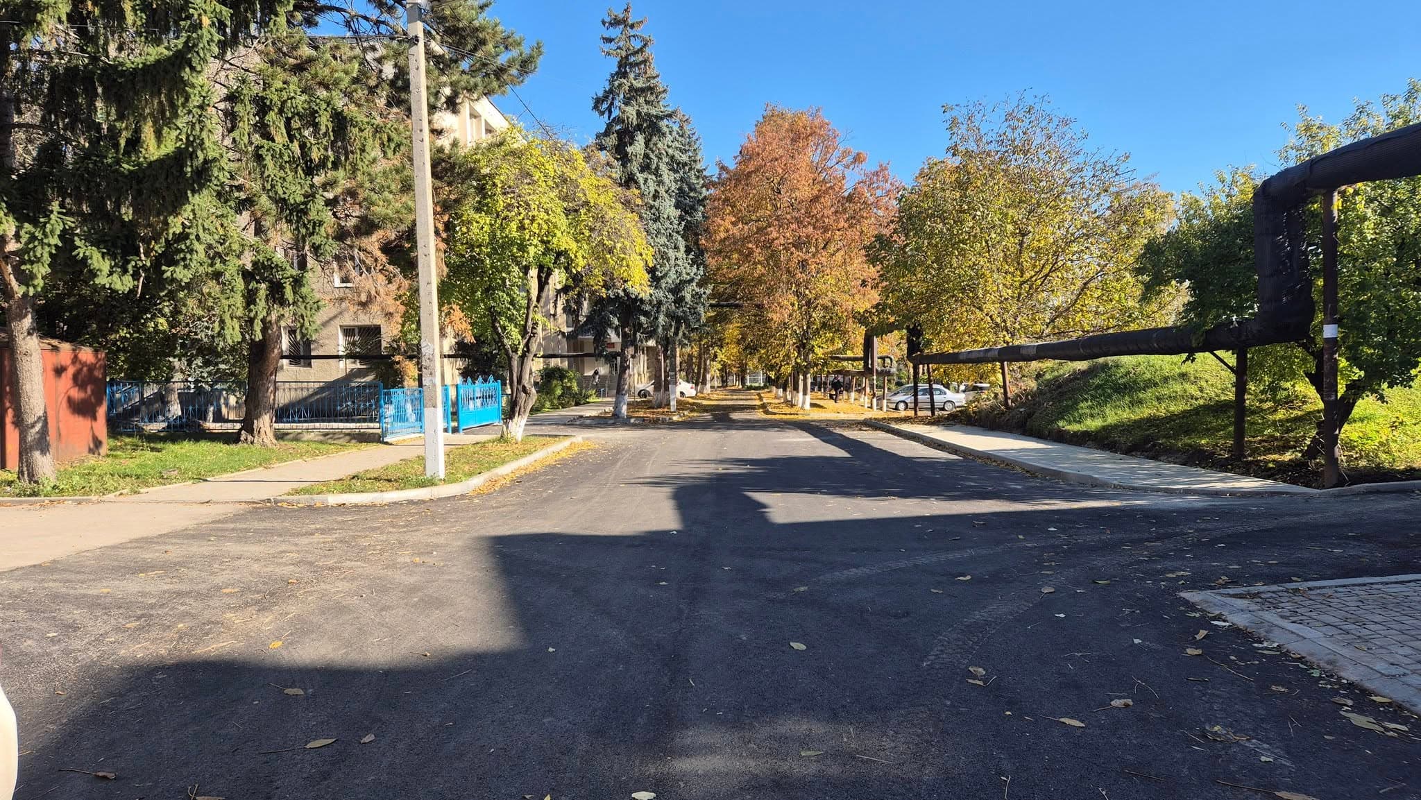 (FOTO) La Glodeni au fost reparate două străzi. Primarul Stela Onuțu: „Împreună facem orașul mai frumos – stradă cu stradă” (8)