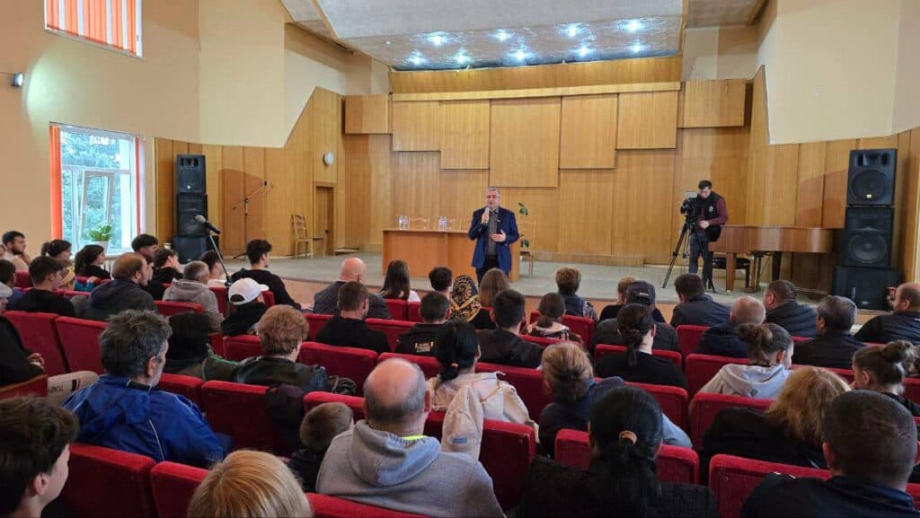 Renato Usatîi se întreabă de ce tace opoziția parlamentară în legătură cu inițiativa de modificare a Constituției pentru protejarea pământului moldovenesc?! (5)