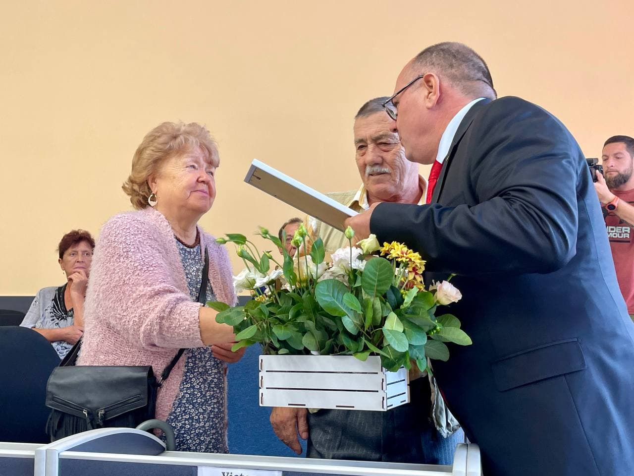 (FOTO) Primarul municipiului Bălți, Alexandr Petkov, a felicitat cuplurile care au sărbătorit 50 și 60 de ani de căsnicie (6)