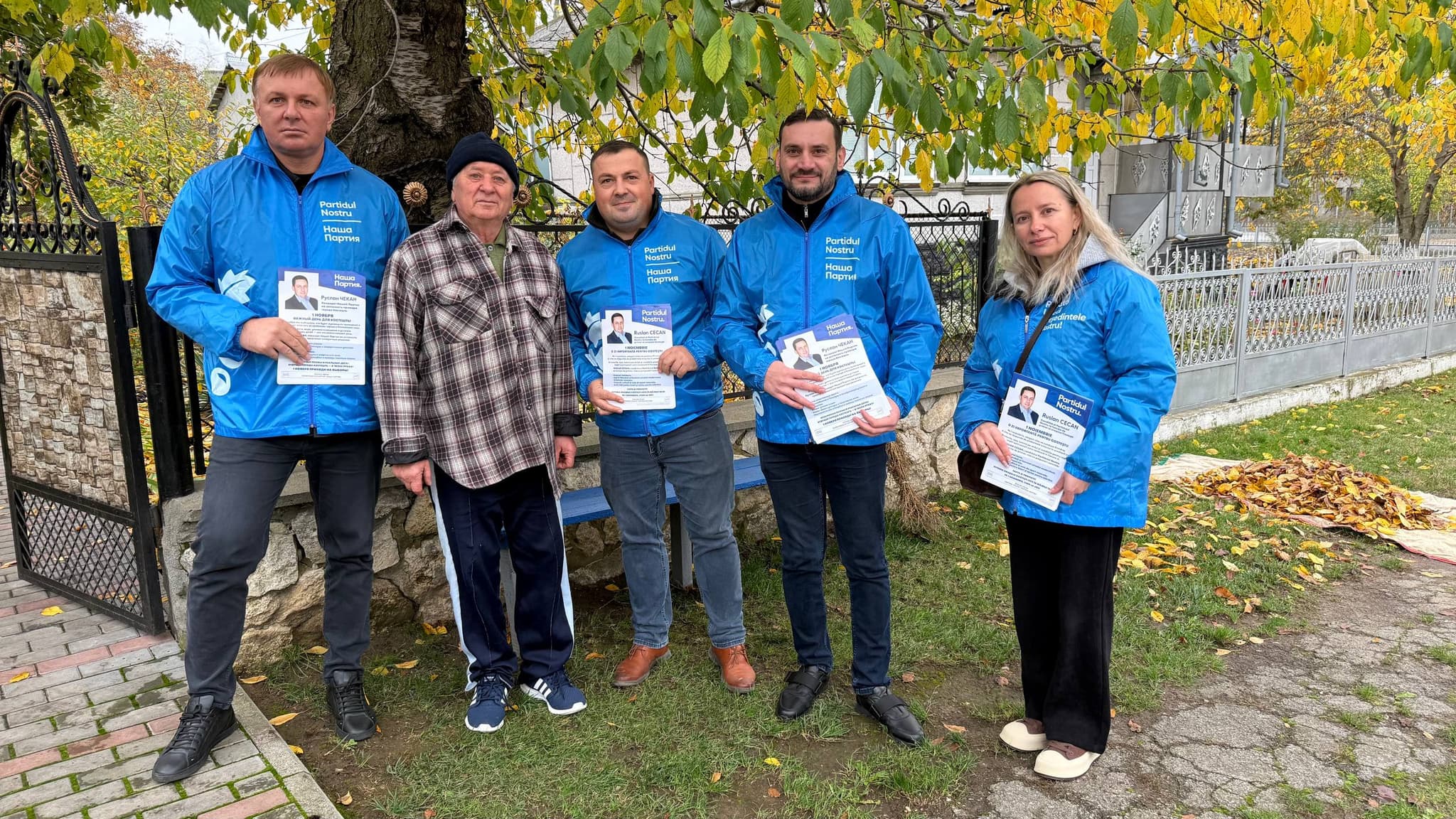 (FOTO) Echipa Partidului Nostru, alături de locuitorii din Costești, în ultima zi de campanie (1)