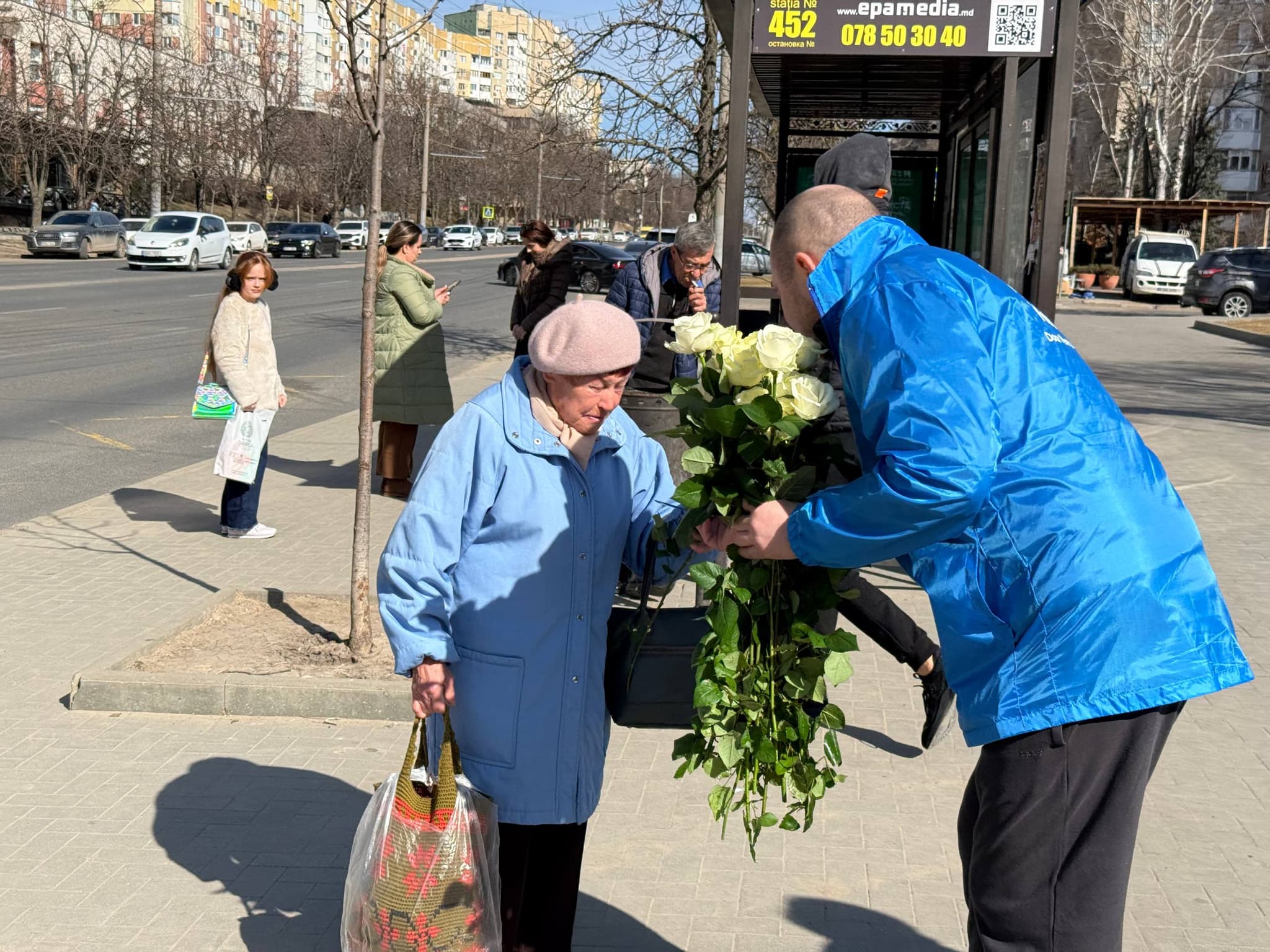 Bărbații Partidului Nostru au felicitat femeile de 8 Martie în toată țara. Renato Usatîi: „Voi sunteți lumina și echilibrul vieților noastre, vă mulțumim!” (9)