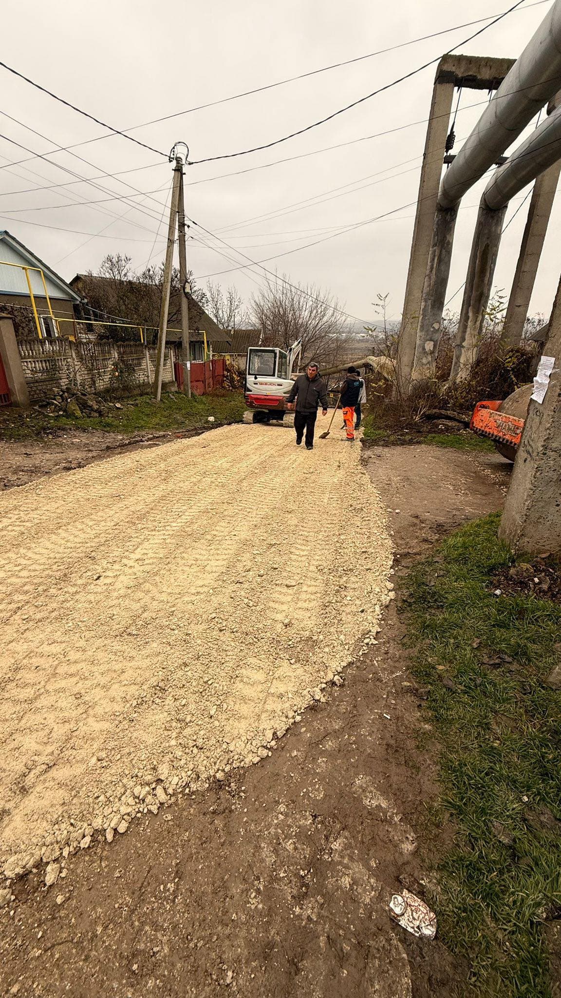 (FOTO) Reabilitare majoră a infrastructurii rutiere în municipiul Bălți. Până la Anul Nou va fi complet restaurată una dintre străzile centrale și un pod (16)