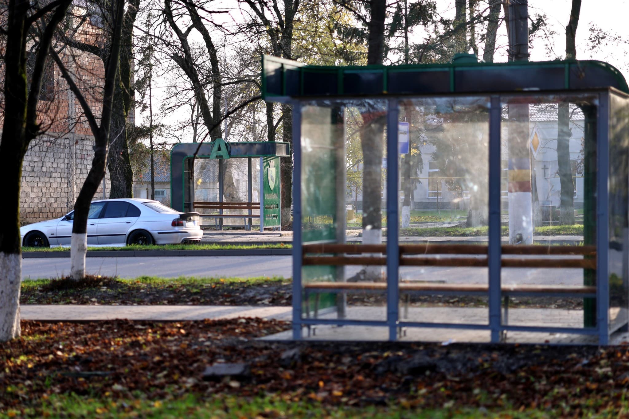 (FOTO) Primăria Drochia continuă modernizarea spațiilor publice: în oraș au fost instalate noi stații și mobilier urban (9)