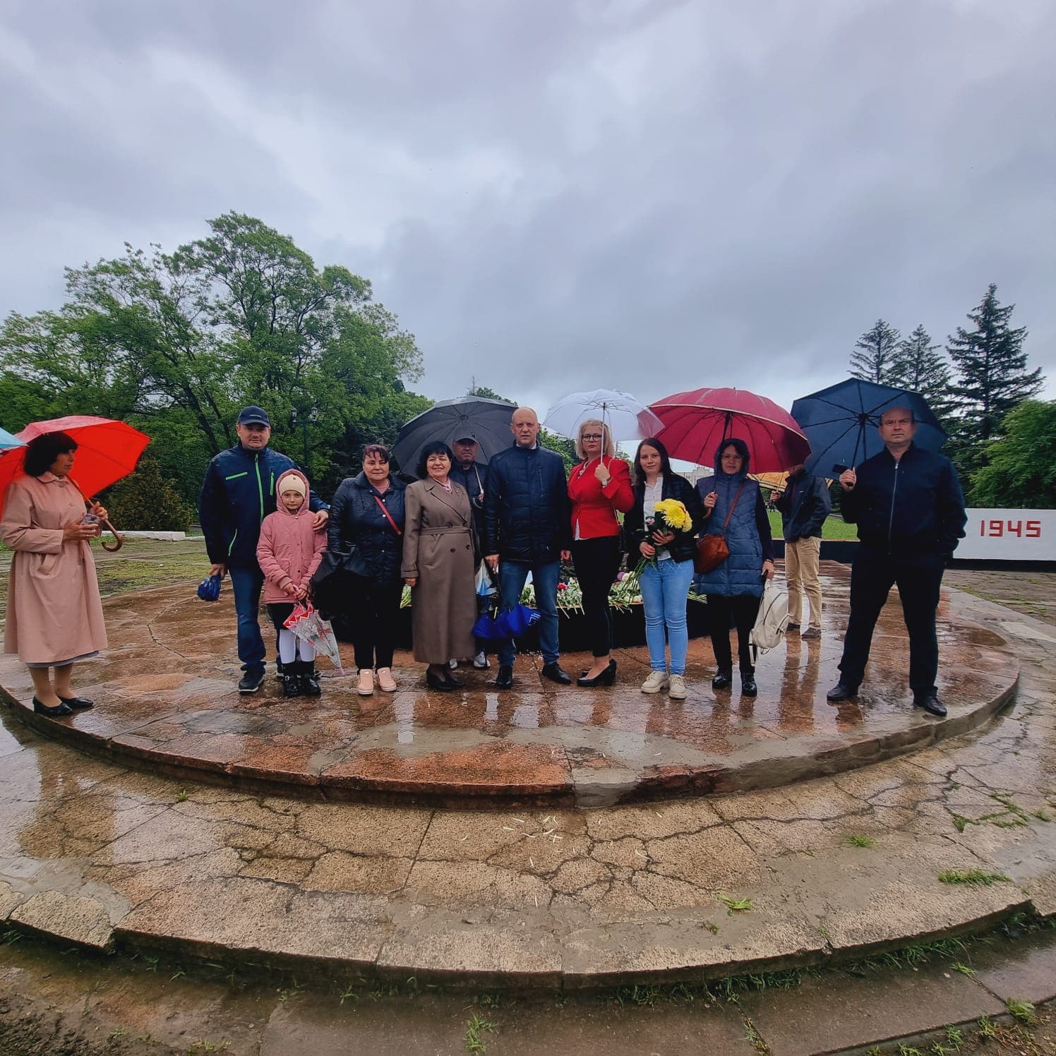 Renato Usatîi împreună cu echipa și familiile lor au depus flori pe capul de pod Șerpeni. Partidul Nostru a organizat evenimente comemorative în toată țara (10)