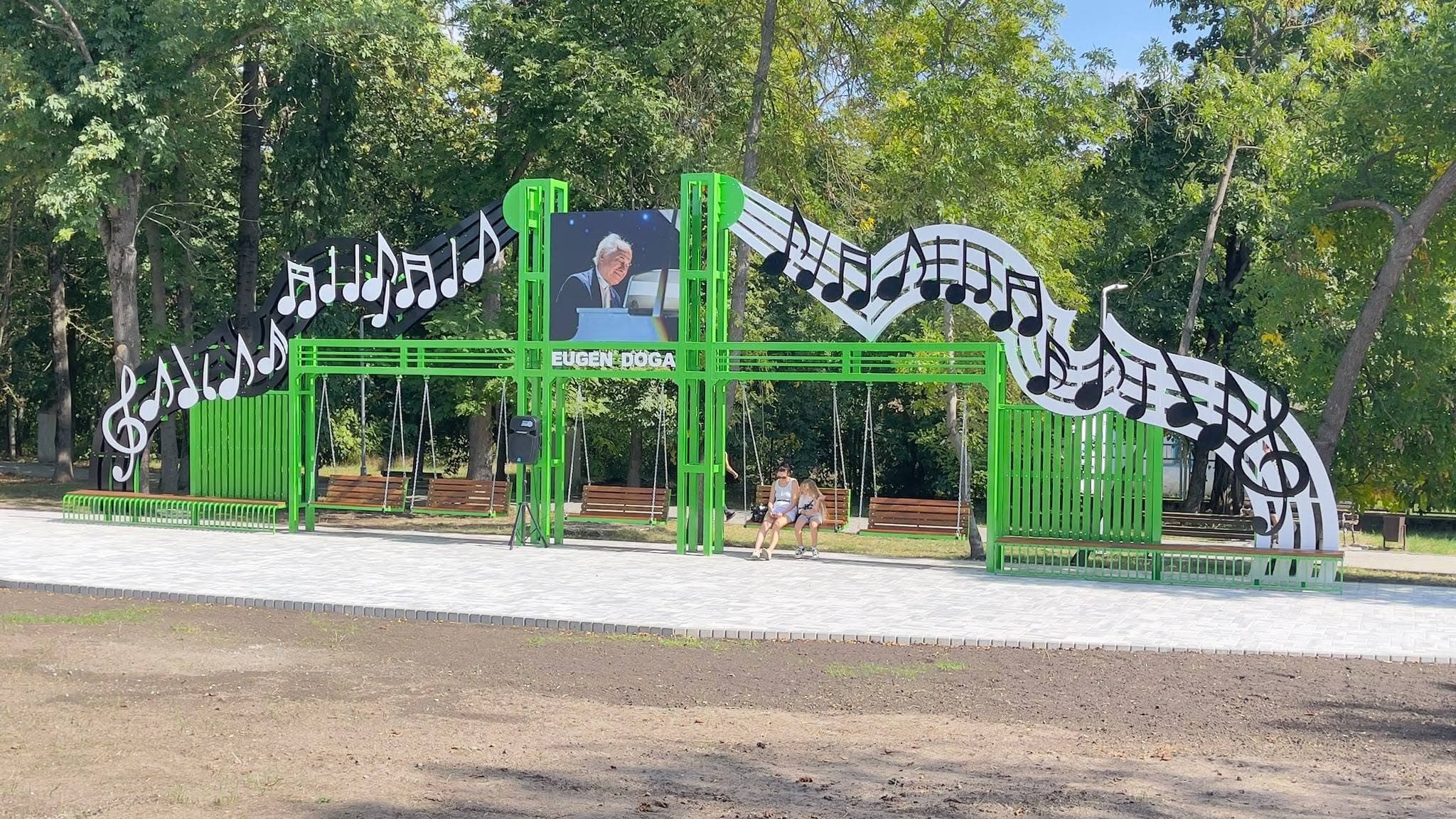В День города в Глодянах открыли площадь, посвящённую Евгению Доге. Команда Нашей Партии вместе с жителями и примаром Стелой Онуцу: «С днём рождения, Глодяны! Пусть это будет город, в котором люди живут хорошо и с уверенностью в завтрашнем дне!» (3)