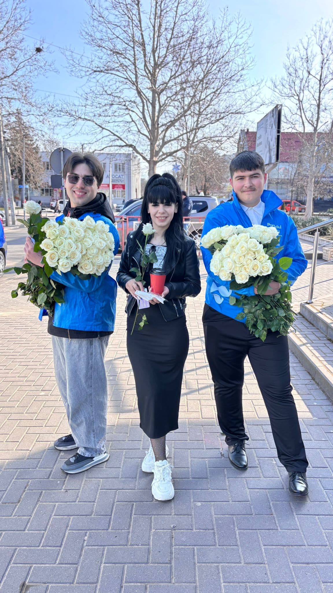 Bărbații Partidului Nostru au felicitat femeile de 8 Martie în toată țara. Renato Usatîi: „Voi sunteți lumina și echilibrul vieților noastre, vă mulțumim!” (45)