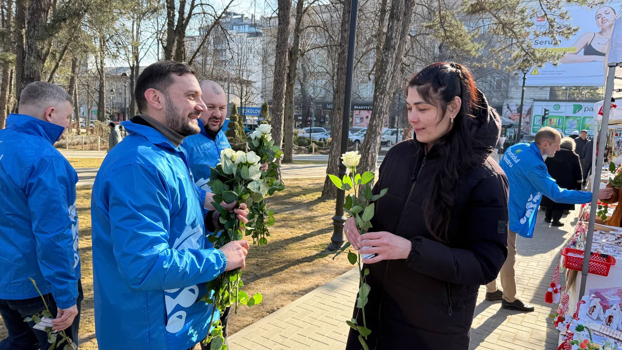 Bărbații Partidului Nostru au felicitat femeile de 8 Martie în toată țara. Renato Usatîi: „Voi sunteți lumina și echilibrul vieților noastre, vă mulțumim!” (8)