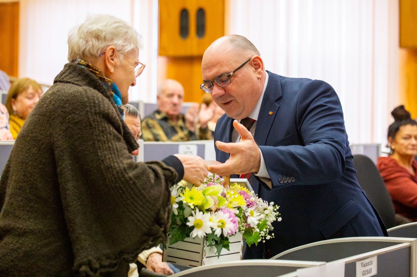 (FOTO) Primarul municipiului Bălți, Alexandr Petkov, a felicitat cuplurile care au sărbătorit jubileele de aur și diamant ale vieții de familie (7)