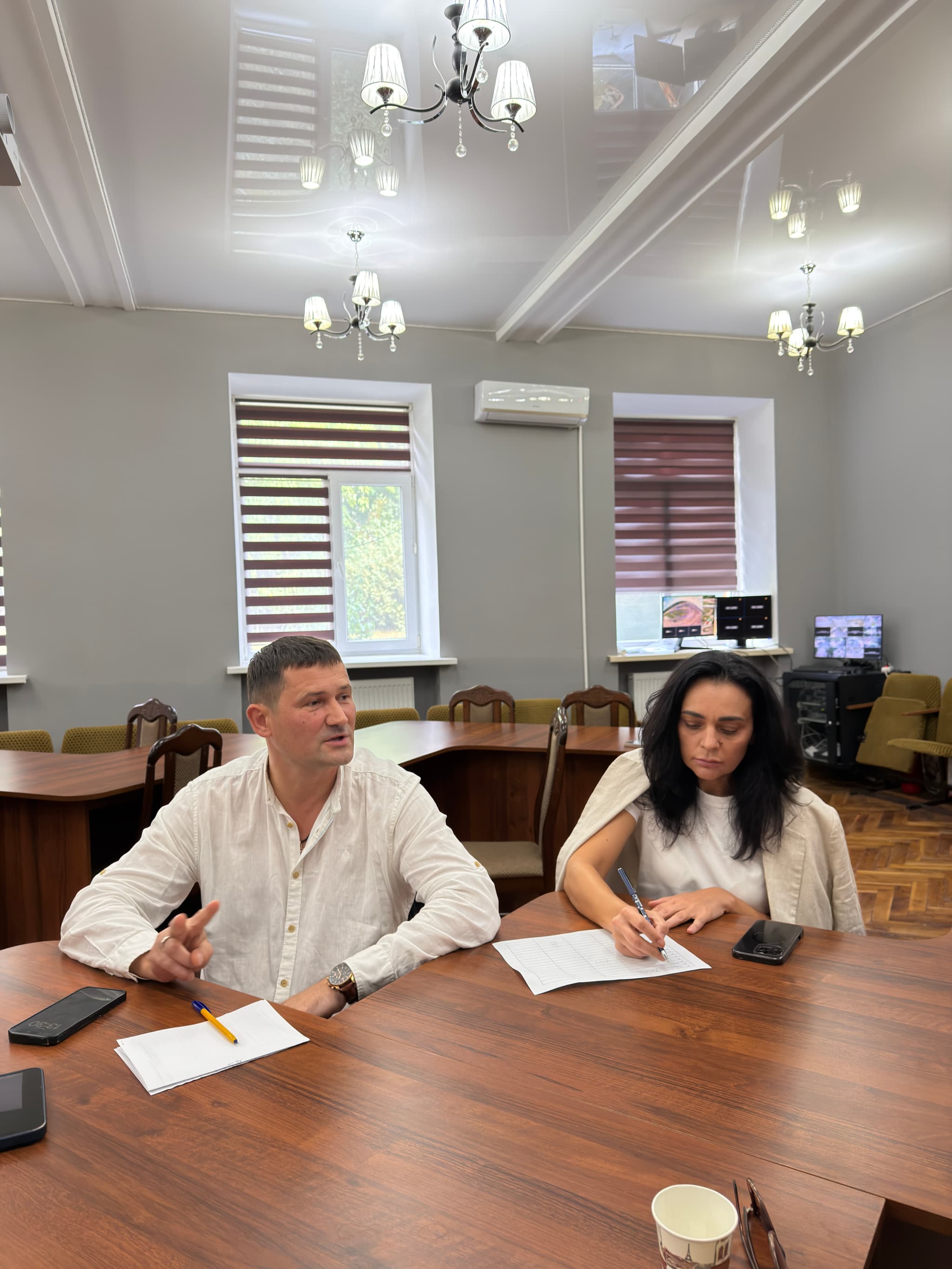 Deputații Partidului Nostru, Elena Grițco și Alexandr Berlinschii, au discutat la Rîșcani cu primarul Victor Bogatico și echipa locală despre infrastructură, investiții și proiecte de dezvoltare (1)