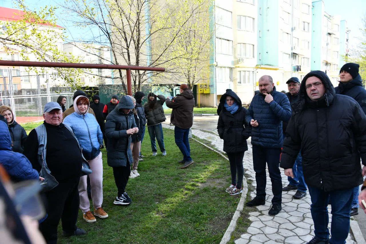 Primarul municipiului Bălți, Alexandr Petkov, și echipa Partidului Nostru, în dialog cu locuitorii străzilor Krîlov și Libertății (7)
