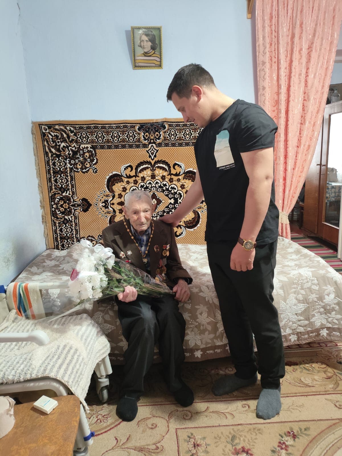 Misiune sacră: Veterani din toată țara au fot vizitați și felicitați de echipele Partidului Nostru. Renato Usatîi a fost la Petru Bejenari din raionul Fălești: Eroul care împlinește 100 de ani! (19)
