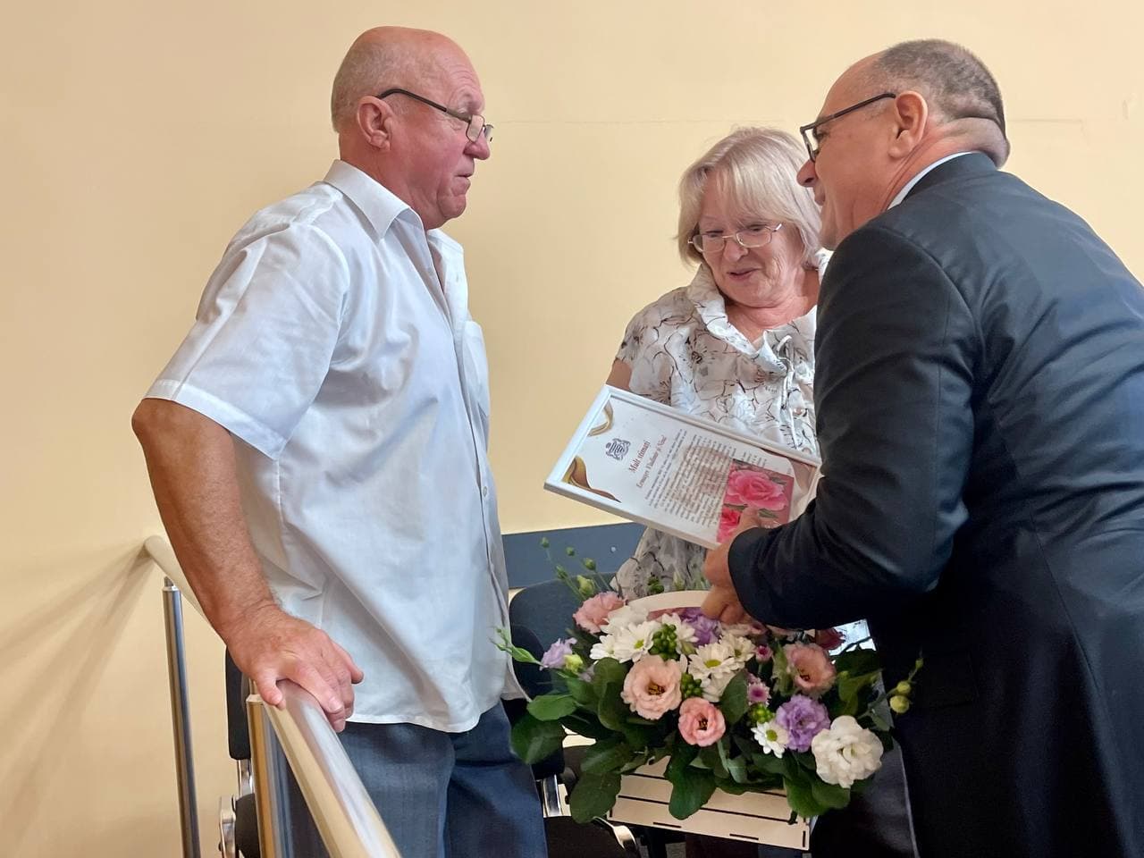 (FOTO) Primarul municipiului Bălți, Alexandr Petkov, a felicitat cuplurile care au sărbătorit 50 și 60 de ani de căsnicie (1)