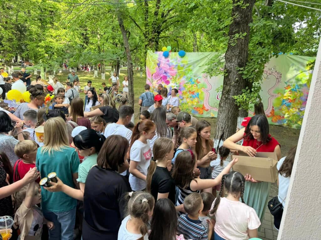 Înghețată, călătorii cu eco-transportul, joc cu personaje din povești, facepainting, așa au sărbătorit 1 iunie orașele și satele conduse de primarii Partidului Nostru (6)