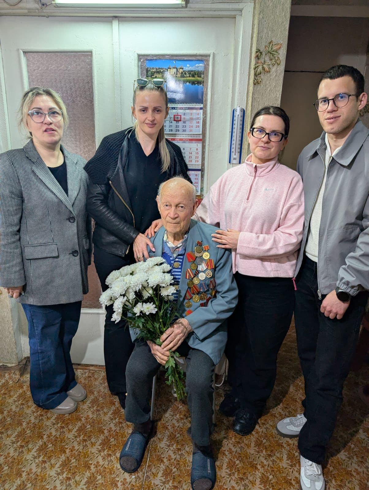 Misiune sacră: Veterani din toată țara au fot vizitați și felicitați de echipele Partidului Nostru. Renato Usatîi a fost la Petru Bejenari din raionul Fălești: Eroul care împlinește 100 de ani! (4)
