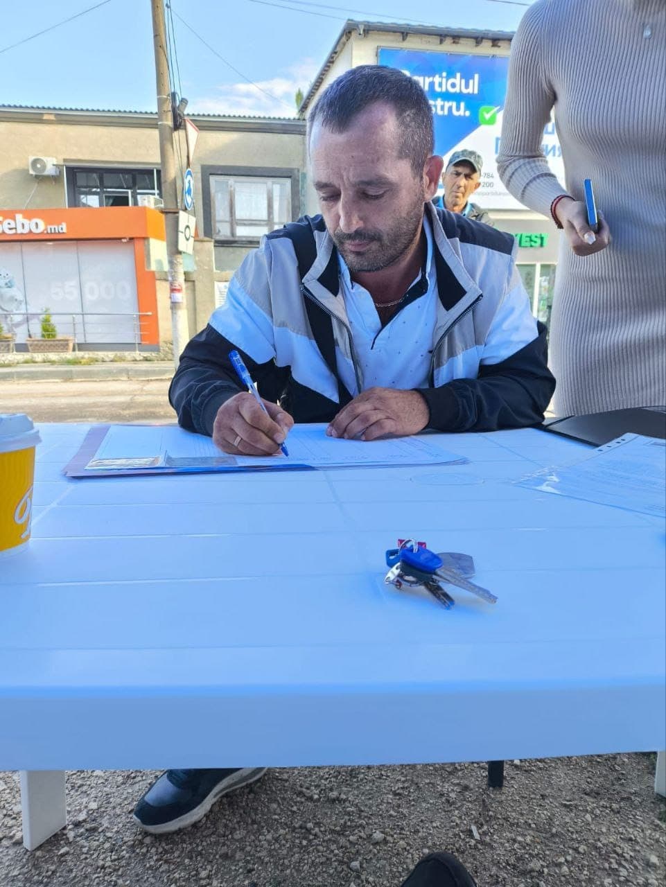 Oamenii semnează pentru candidatura lui Renato Usatîi pentru că își doresc o schimbare reală în Republica Moldova (5)