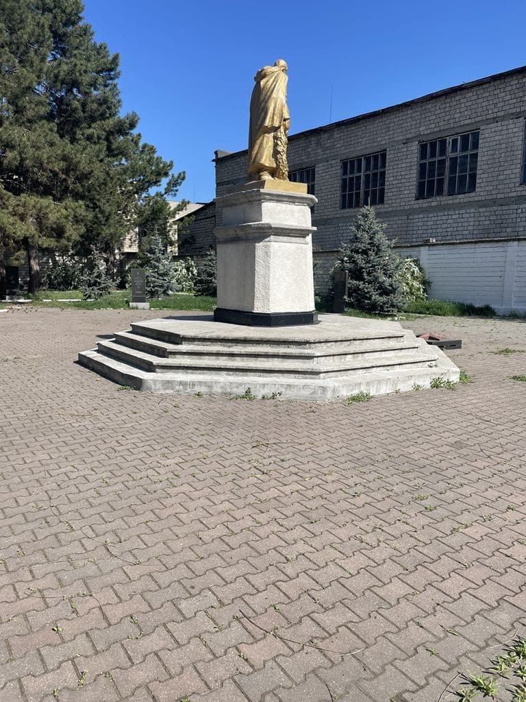 Cu sprijinul financiar al lui Renato Usatîi, va fi restaurat Memorialul Gloriei Militare din Bălți (4)