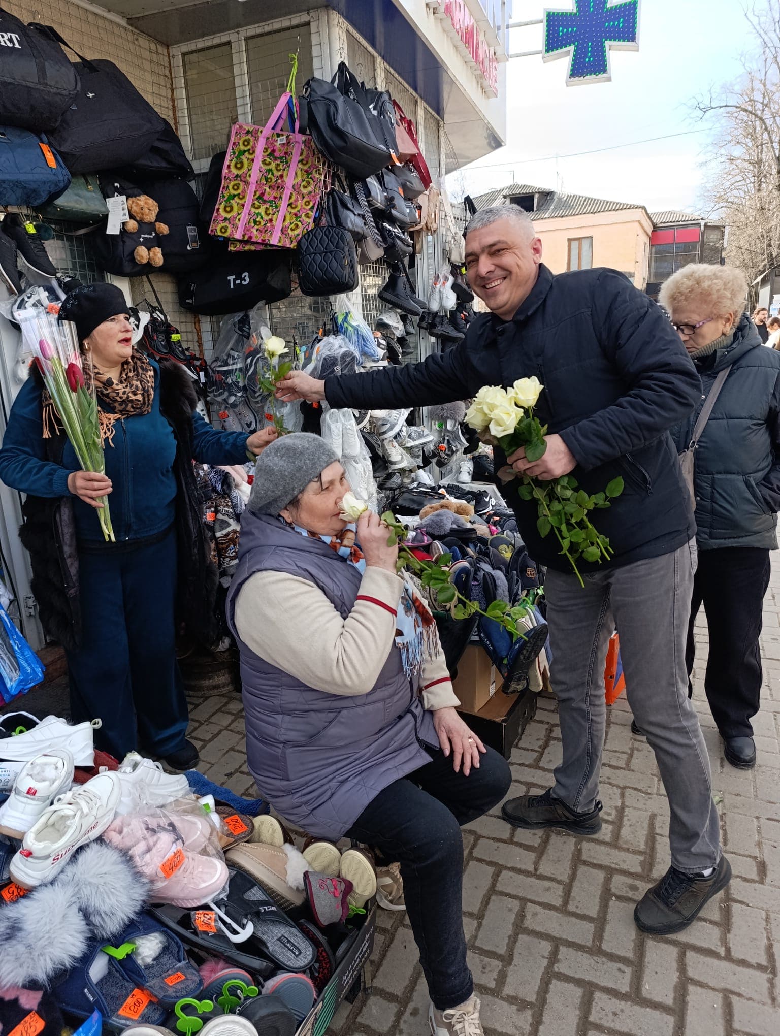 Bărbații Partidului Nostru au felicitat femeile de 8 Martie în toată țara. Renato Usatîi: „Voi sunteți lumina și echilibrul vieților noastre, vă mulțumim!” (41)