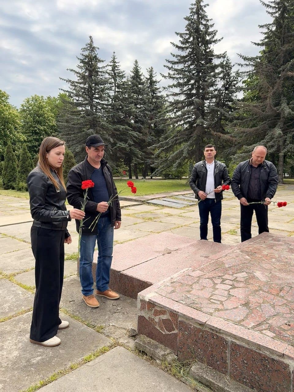Renato Usatîi împreună cu echipa și familiile lor au depus flori pe capul de pod Șerpeni. Partidul Nostru a organizat evenimente comemorative în toată țara (13)