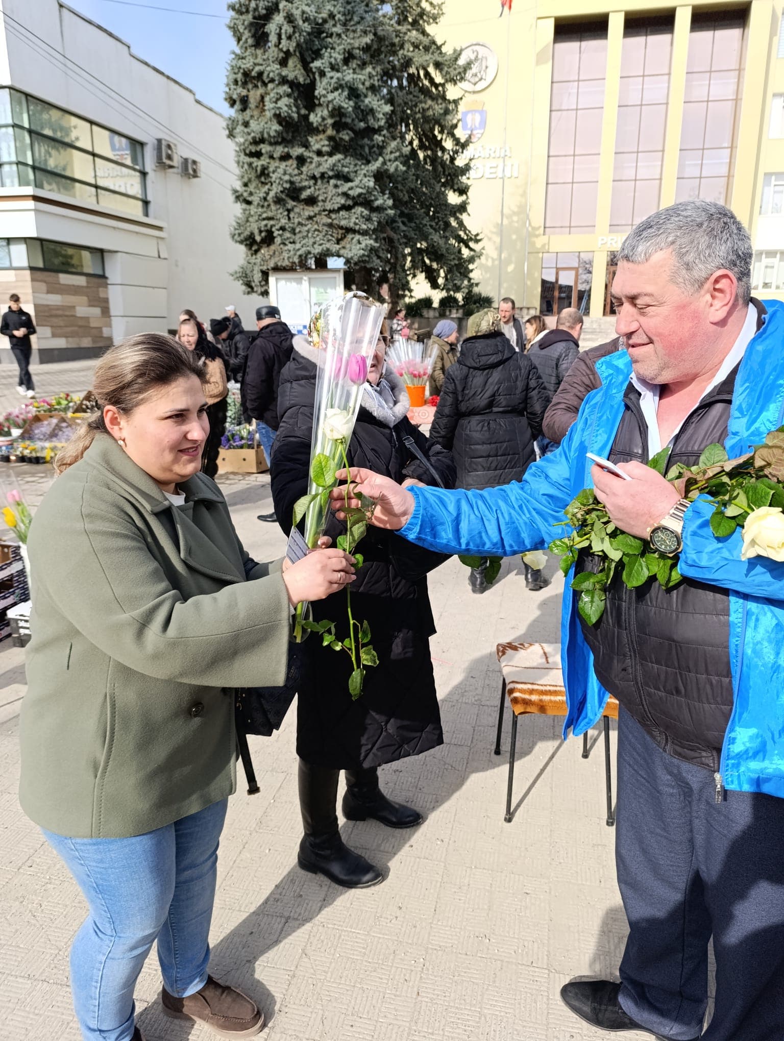 Bărbații Partidului Nostru au felicitat femeile de 8 Martie în toată țara. Renato Usatîi: „Voi sunteți lumina și echilibrul vieților noastre, vă mulțumim!” (42)