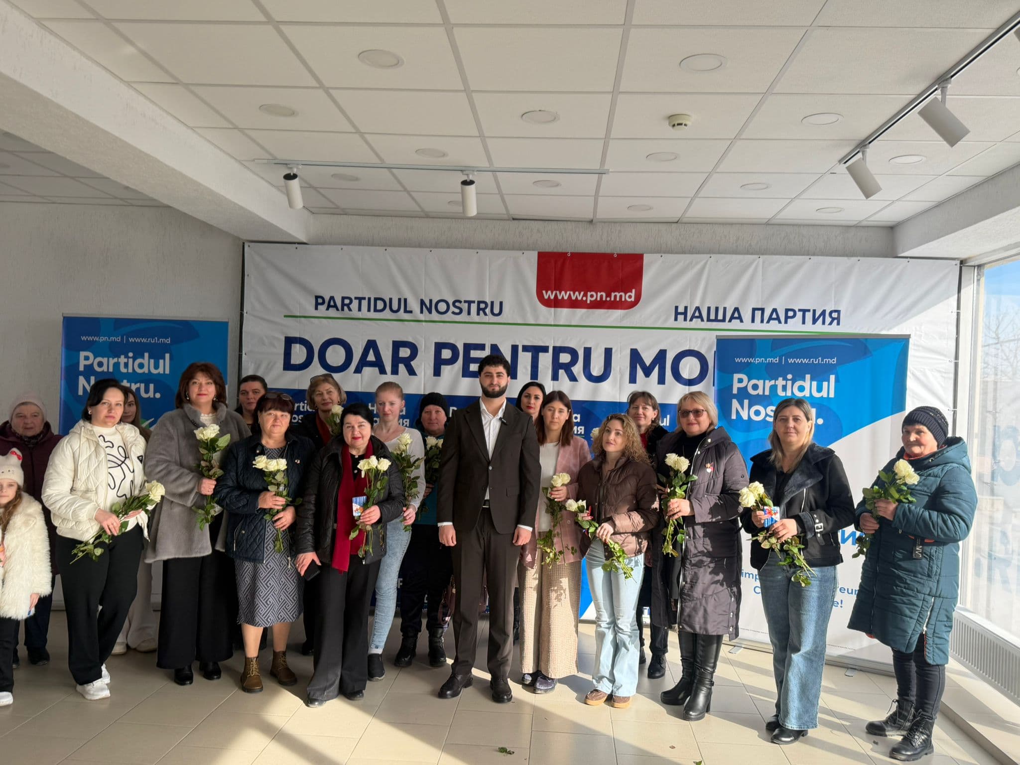 Bărbații Partidului Nostru au felicitat femeile de 8 Martie în toată țara. Renato Usatîi: „Voi sunteți lumina și echilibrul vieților noastre, vă mulțumim!” (63)